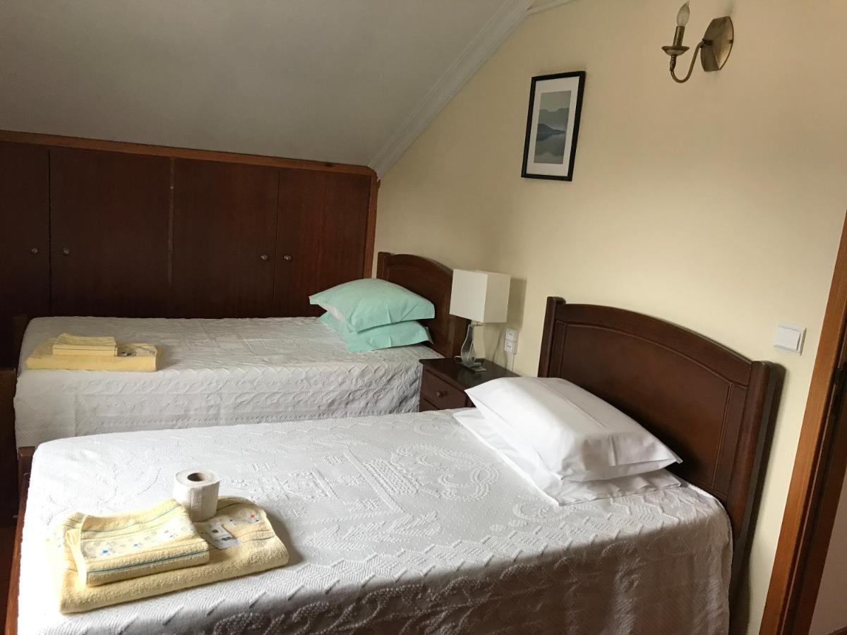 Quarto Twin Standard com Casa de Banho Partilhada